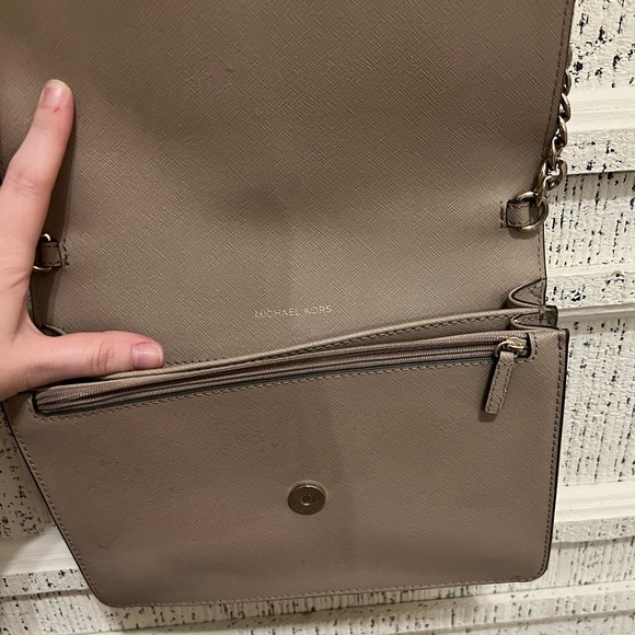 Michael Kors crossbody - Picture 2 of 3